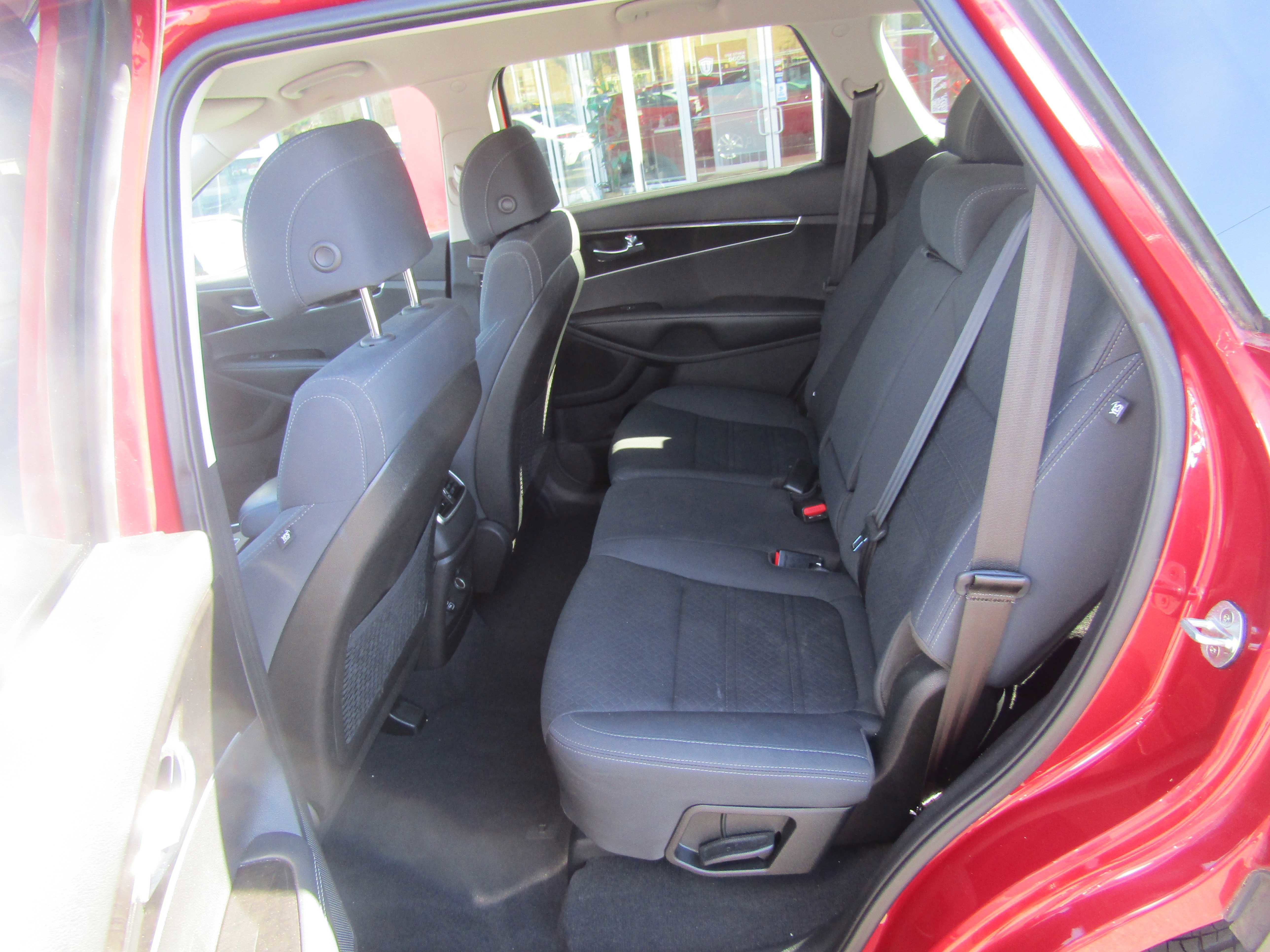 Used 2017 Kia Sorento FWD image 14