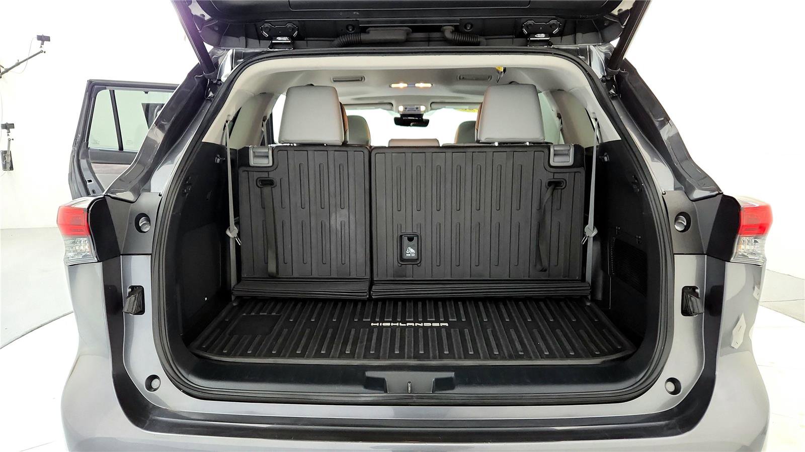 Used 2023 Toyota Highlander Limited image 20