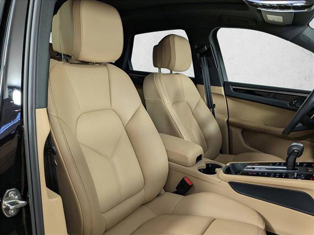 Certified 2025 Porsche Macan image 24