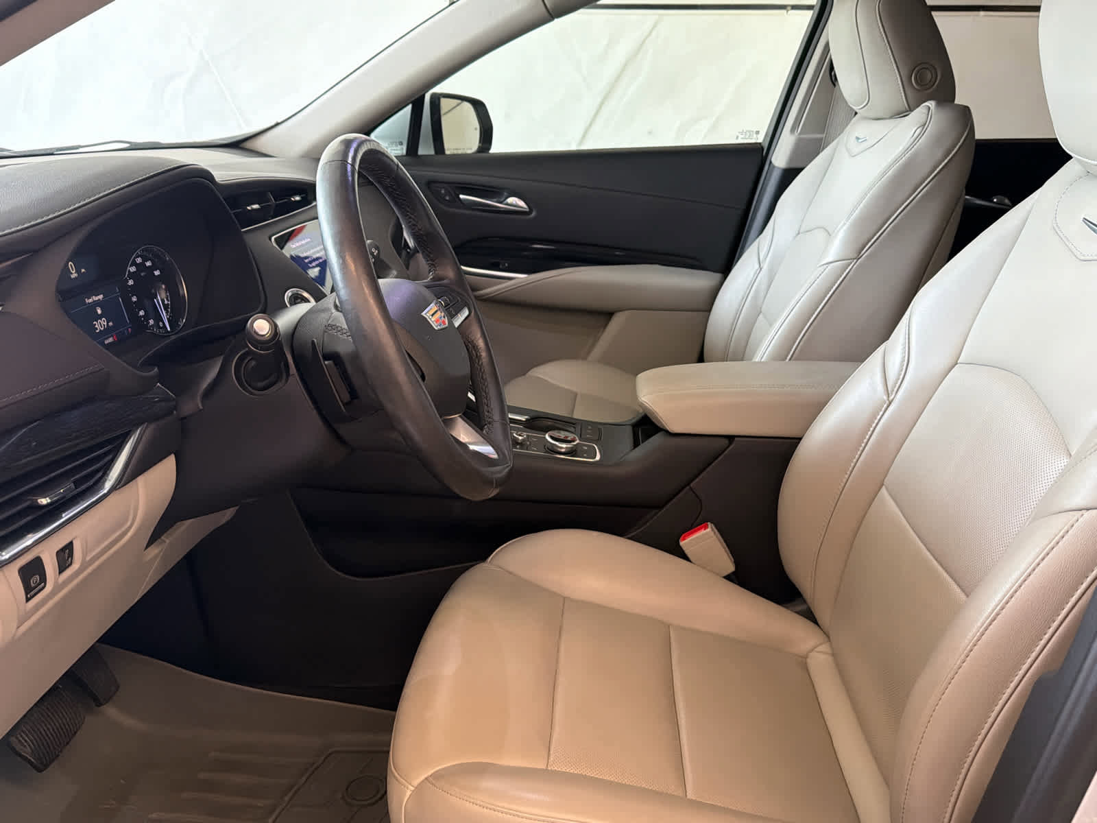 Used 2021 Cadillac XT4 Premium Luxury FWD image 17