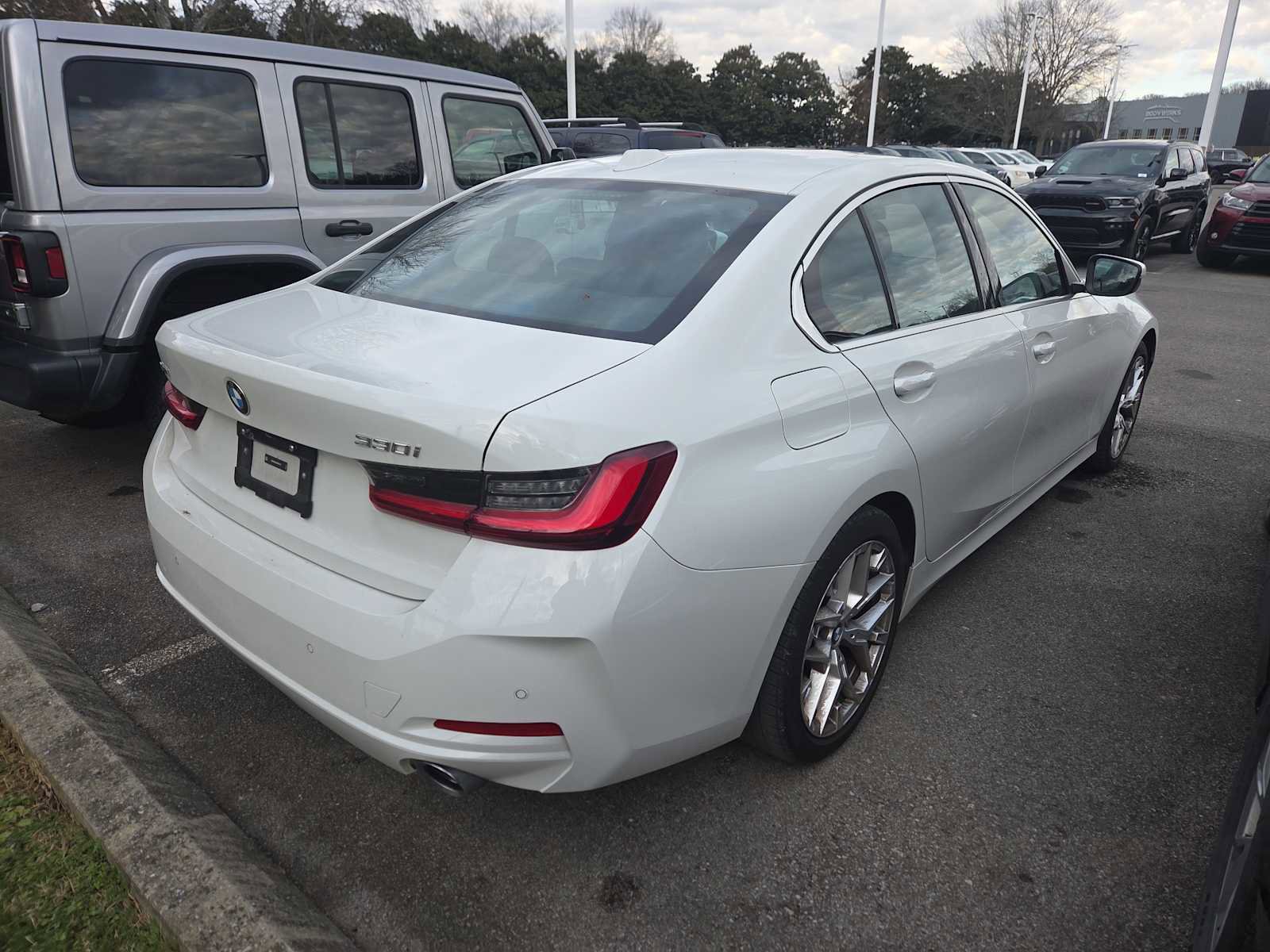 Used 2025 BMW 330i xDrive Sedan image 4