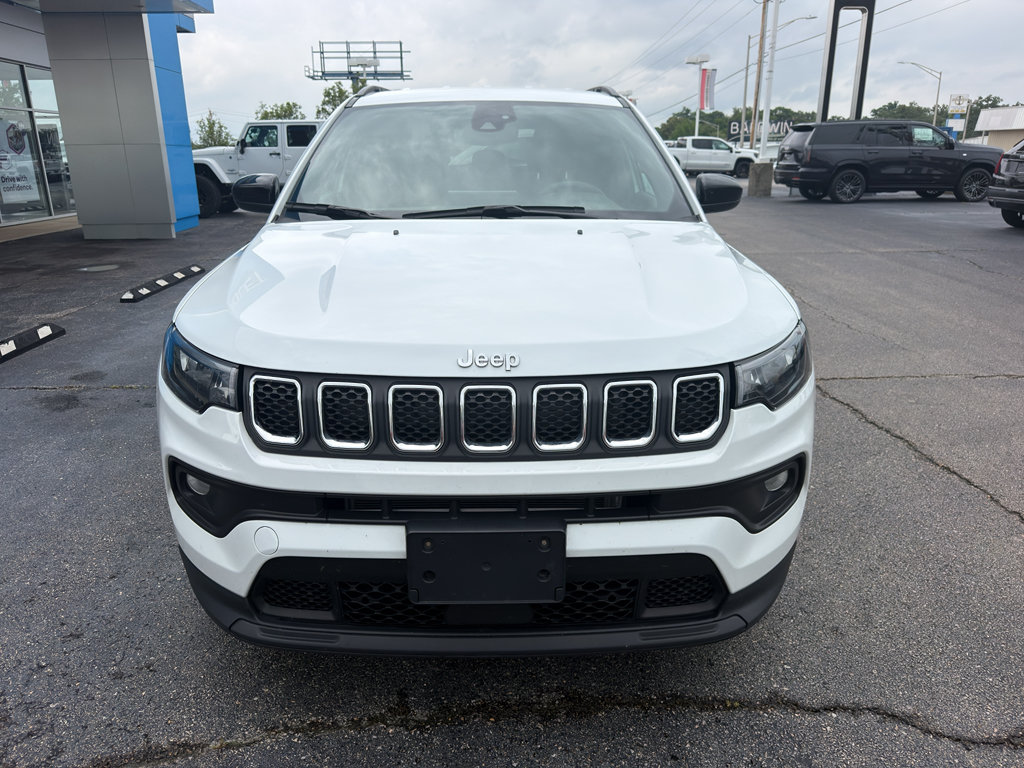 Used 2024 Jeep Compass Latitude AWD/4WD image 2