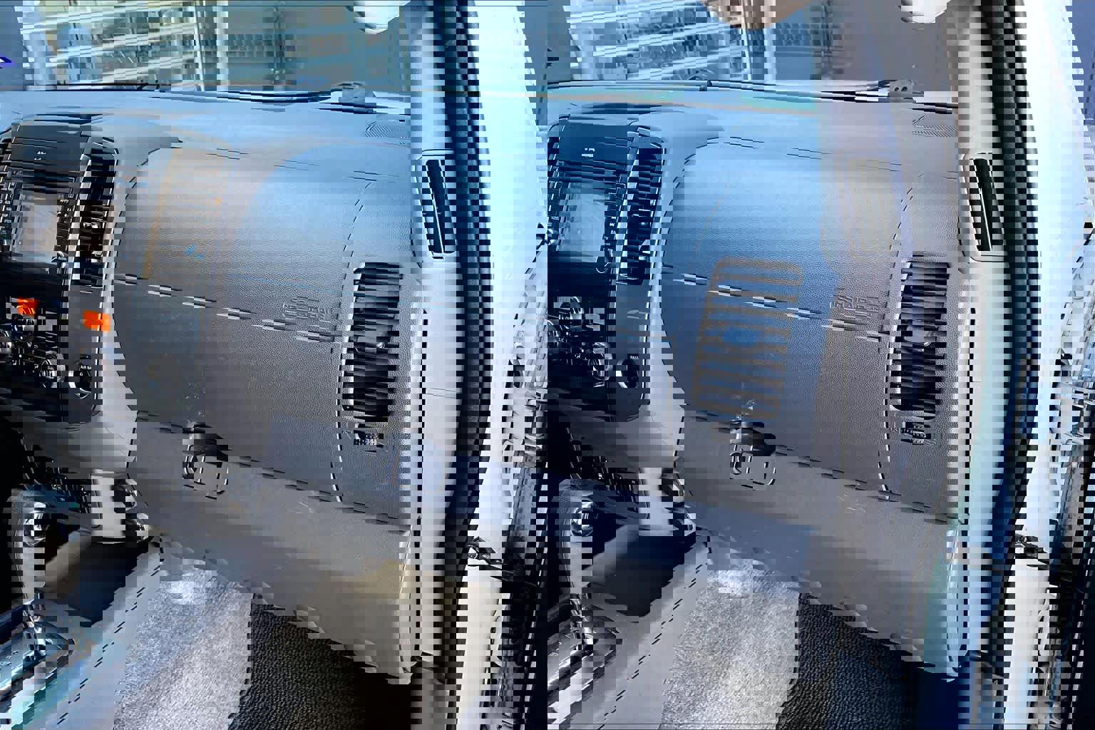 Used 2014 Nissan Frontier SL image 17