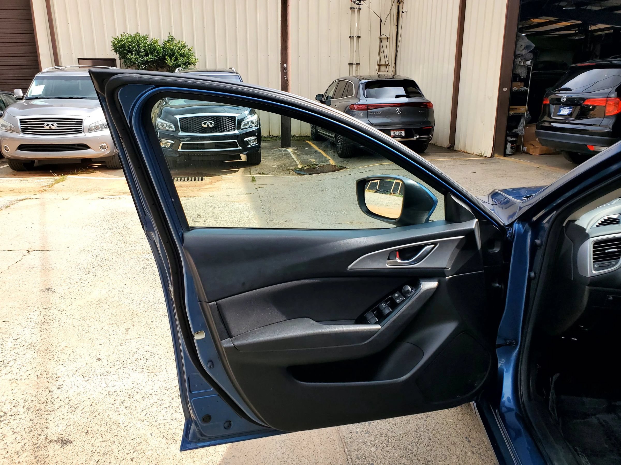 Used 2017 MAZDA MAZDA3 Sport w/ Preferred Equipment Package FWD image 27