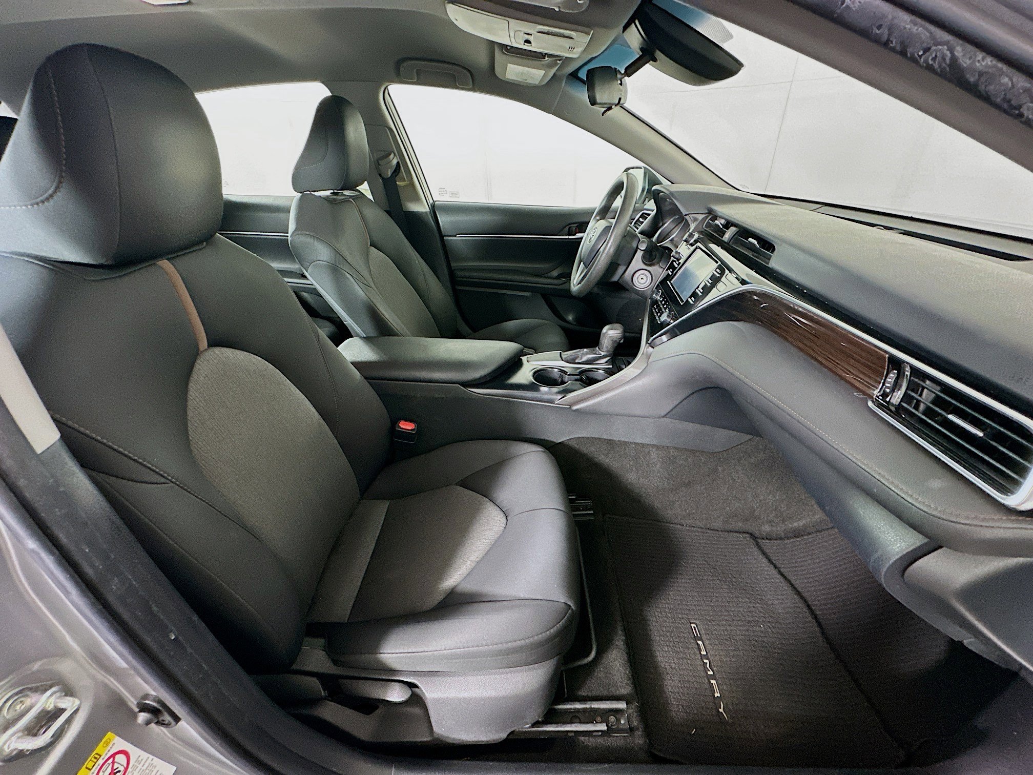 Used 2018 Toyota Camry LE FWD image 28