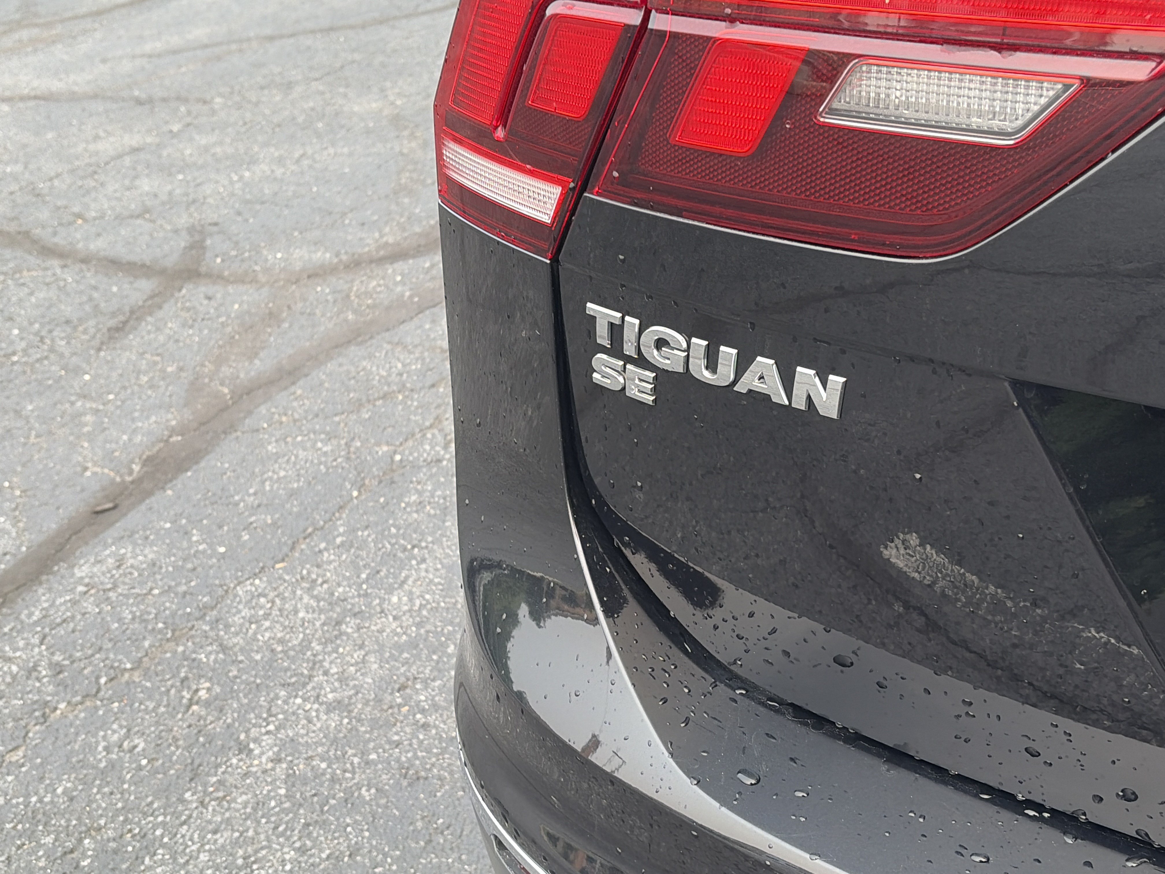 Used 2021 Volkswagen Tiguan SE w/ Panoramic Sunroof Package AWD/4WD image 9