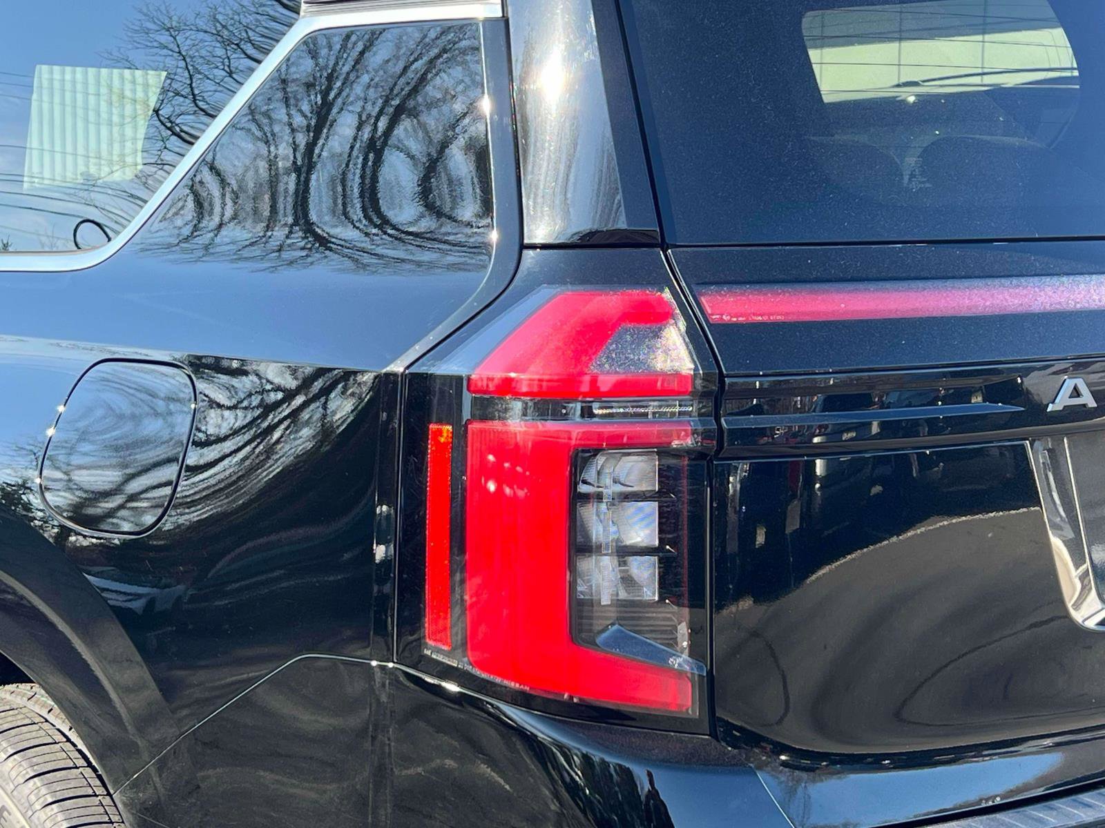 Used 2025 Nissan Armada Platinum Reserve image 8