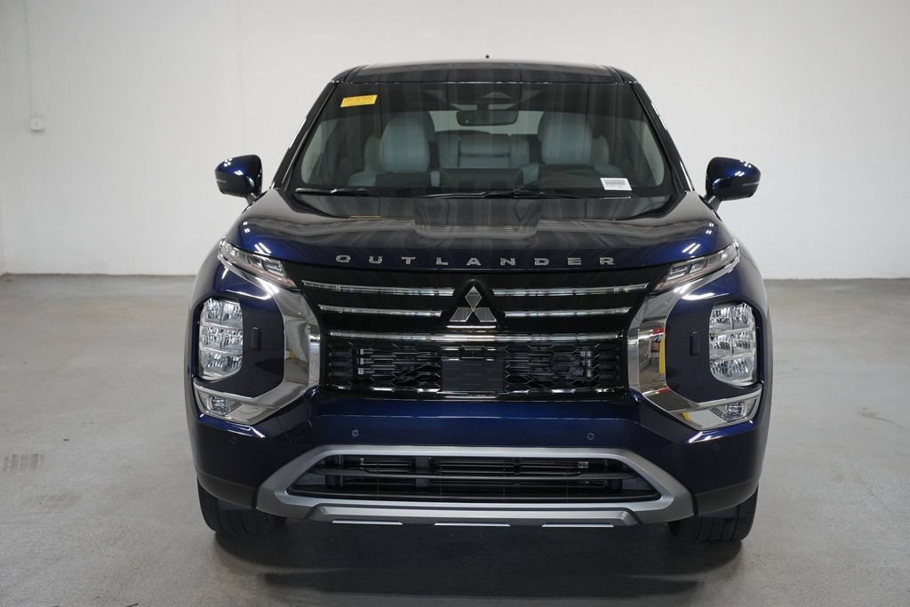Used 2025 Mitsubishi Outlander SE AWD/4WD image 2