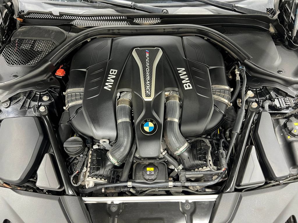 Used 2018 BMW M550i xDrive AWD/4WD image 30