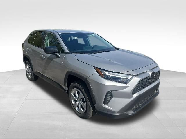 Used 2024 Toyota RAV4 LE AWD/4WD image 8