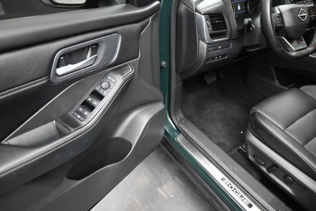 Used 2026 Nissan Rogue Dark Armor FWD image 19