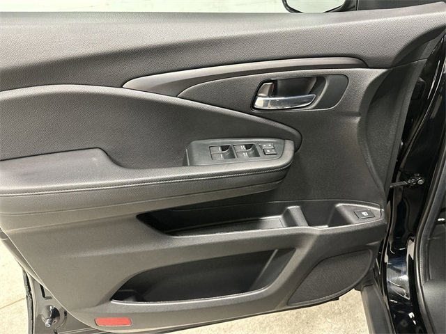 Used 2022 Honda Pilot Sport image 17