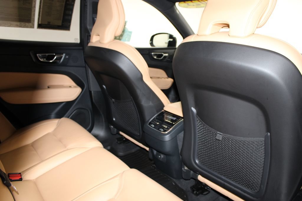 Used 2023 Volvo XC60 B6 Ultimate w/ Climate Package AWD/4WD image 33