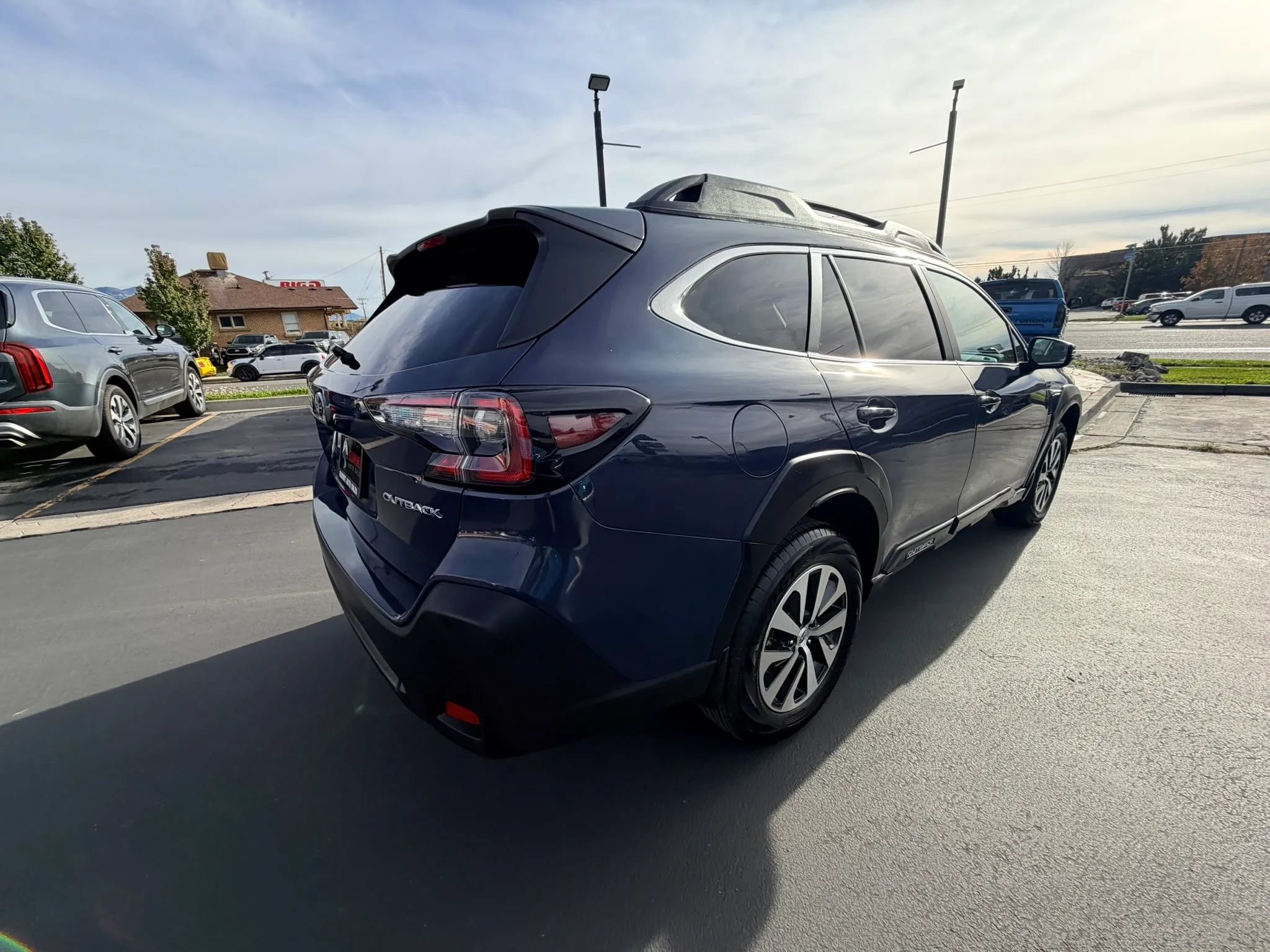 Used 2025 Subaru Outback Premium w/ Popular Package #1A AWD/4WD image 3