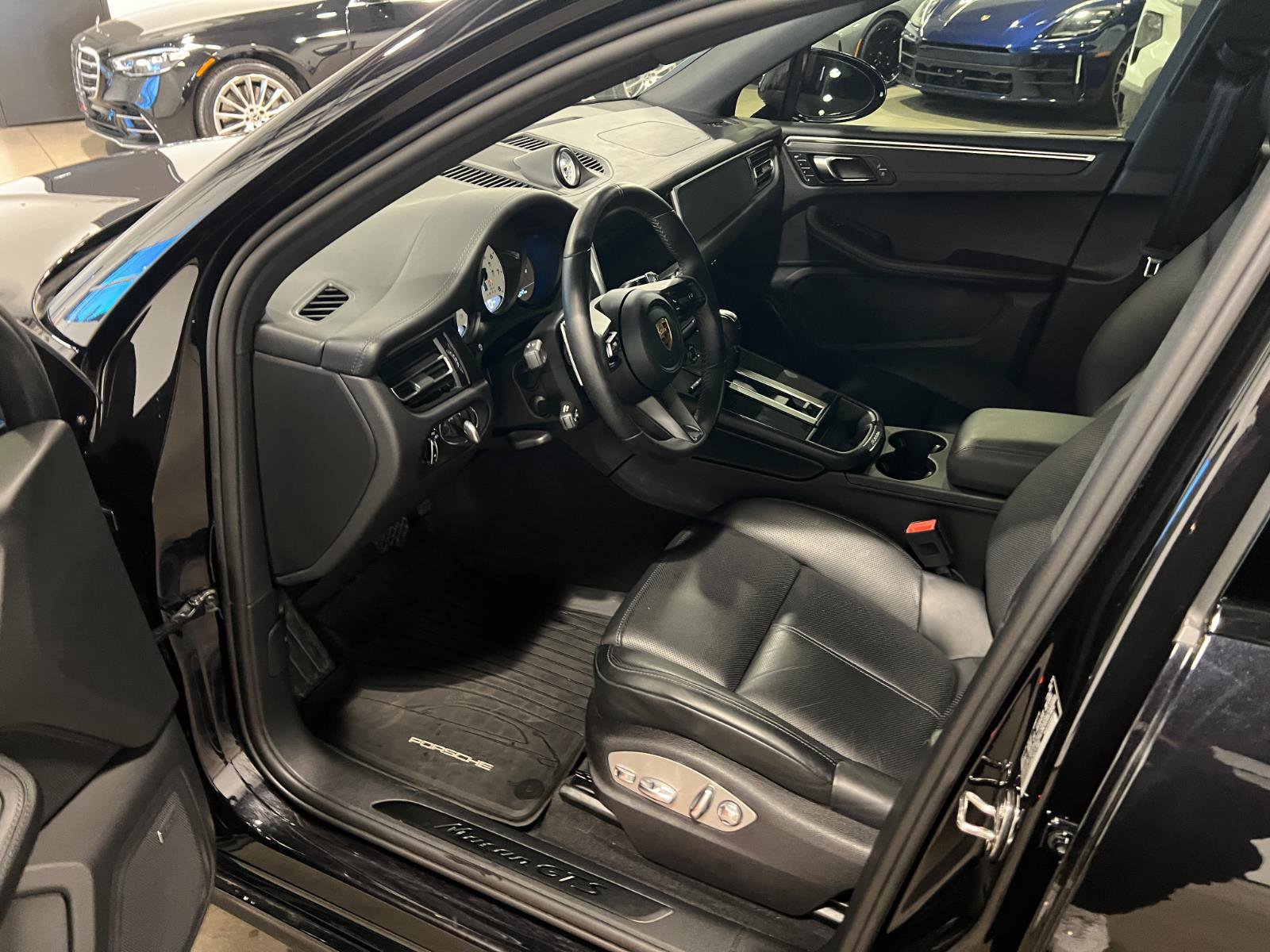 Used 2024 Porsche Macan GTS image 10