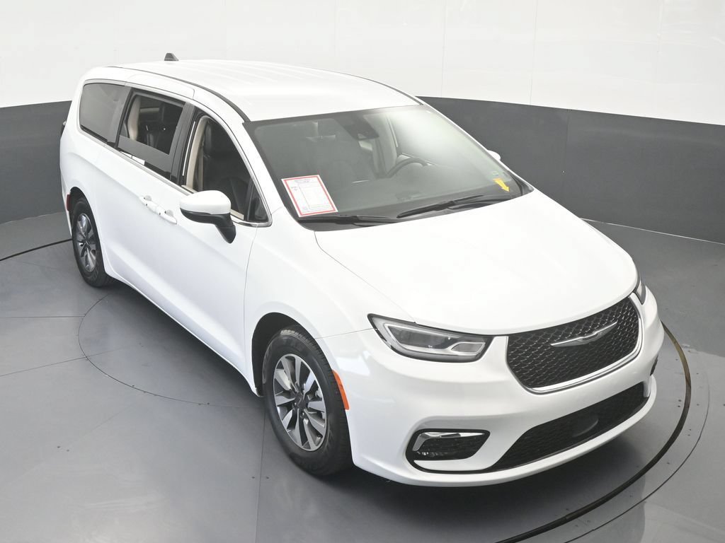 Used 2023 Chrysler Pacifica Touring-L FWD image 55