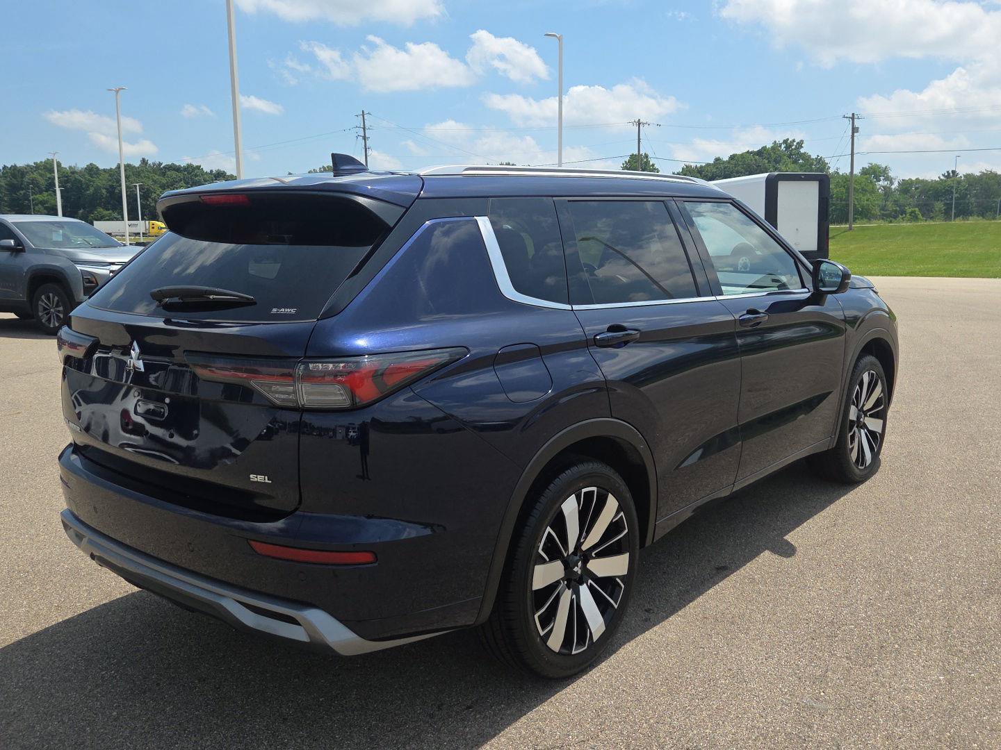 Used 2025 Mitsubishi Outlander AWD image 7