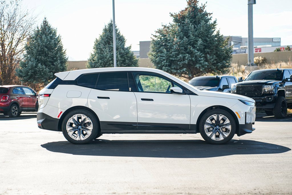 Used 2025 BMW iX xDrive50 image 4