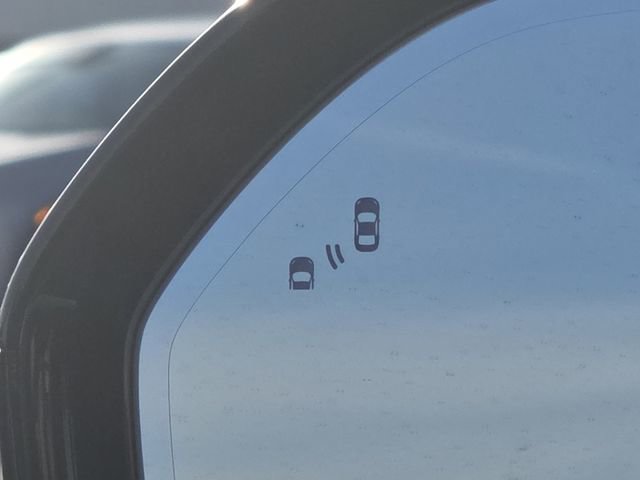 Used 2022 Ford Expedition Limited image 13