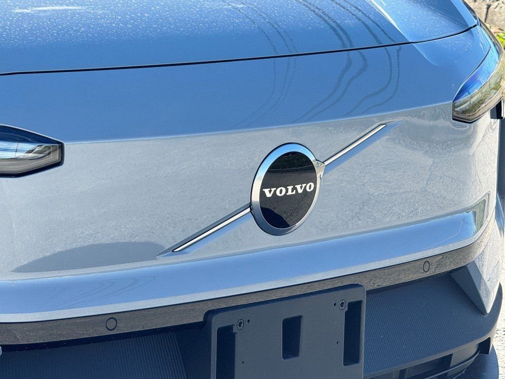 New 2026 Volvo EX30 Plus w/ Protection Package Premier image 2