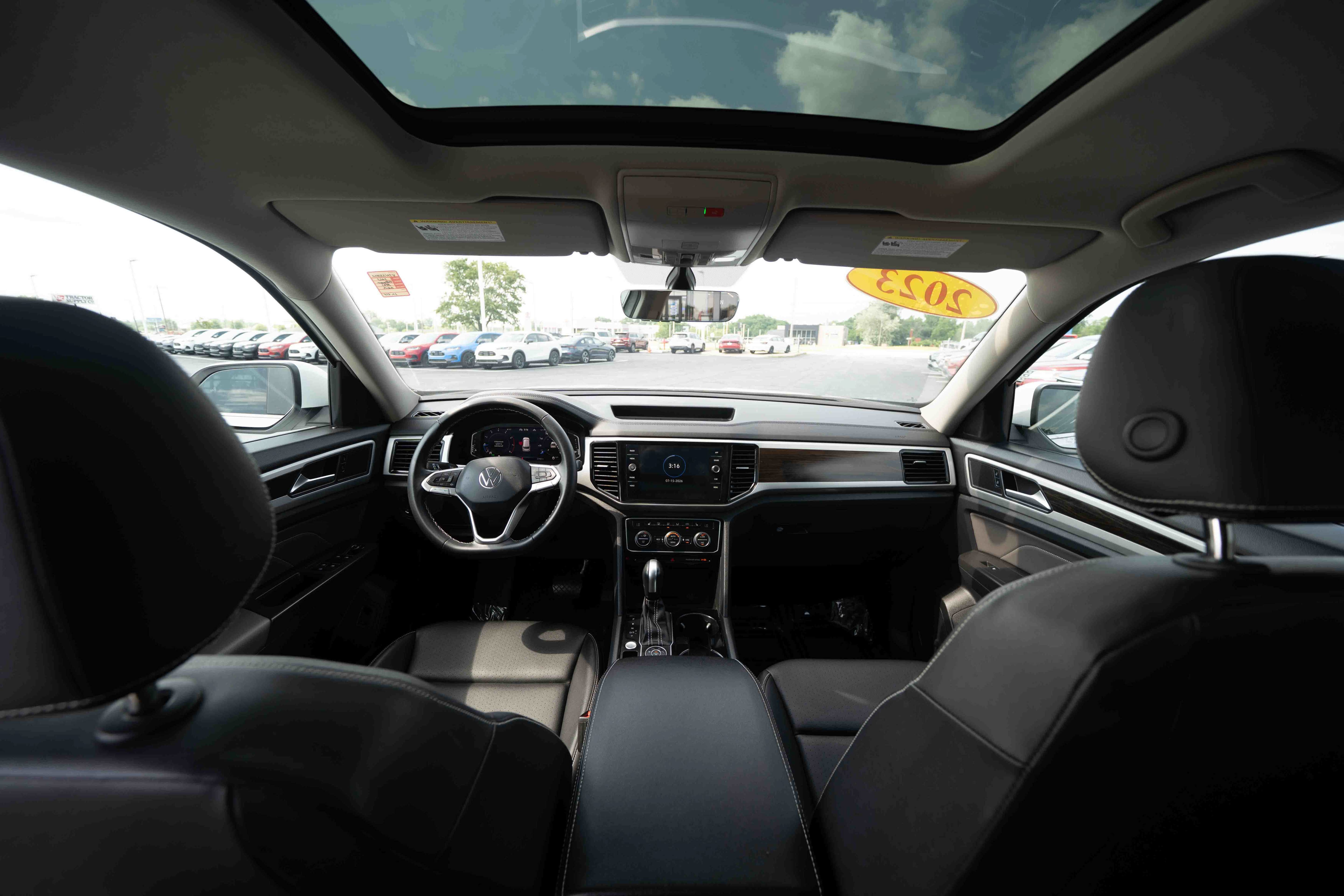 Used 2023 Volkswagen Atlas SE w/ Panoramic Sunroof Package AWD/4WD image 19