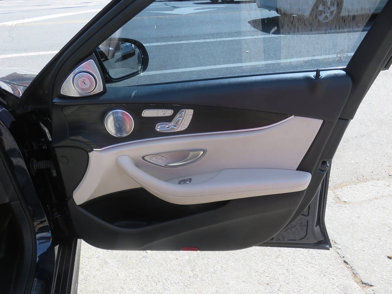 Used 2018 Mercedes-Benz E 300 4MATIC w/ Premium 1 Package image 27