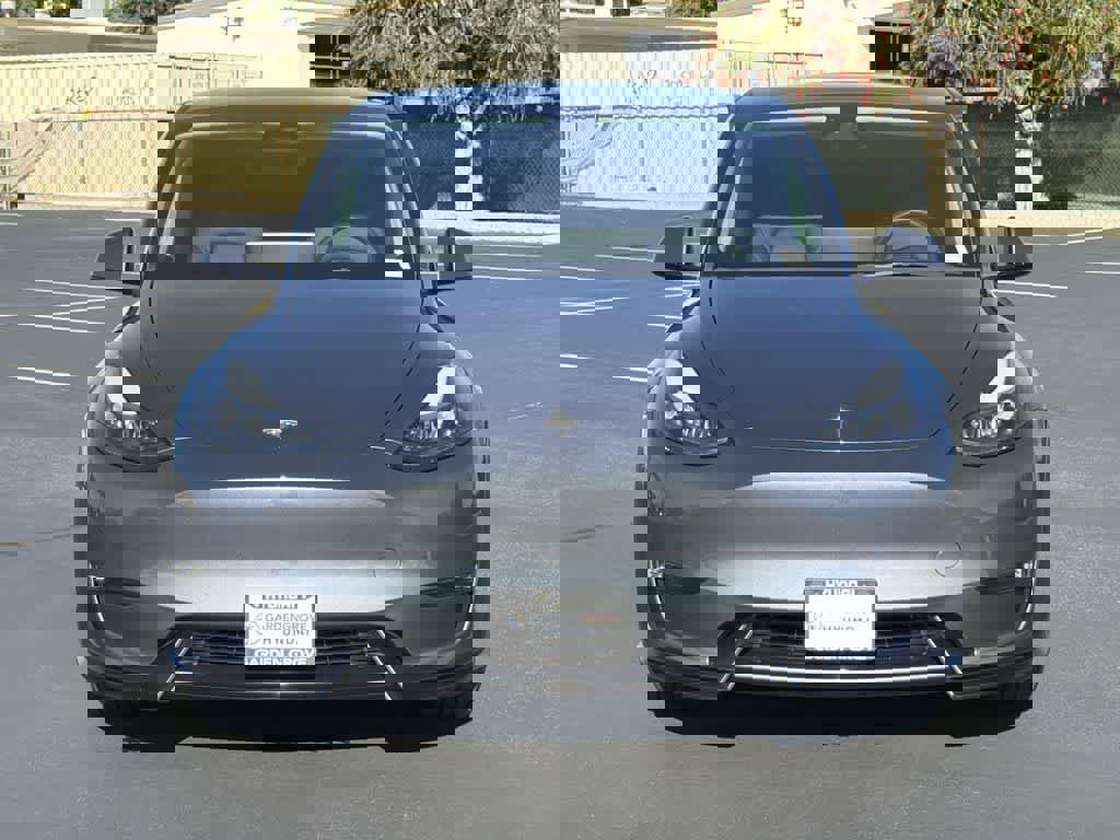 Used 2023 Tesla Model Y Performance image 2