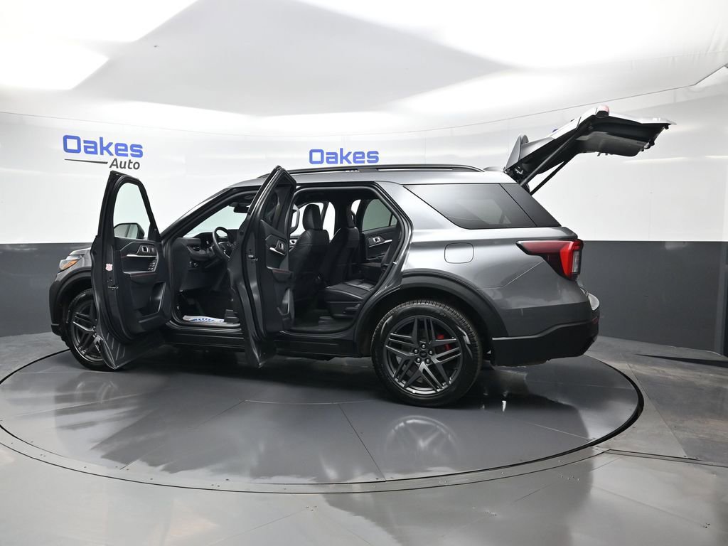Used 2025 Ford Explorer ST-Line w/ ST-Line Street Pack image 60