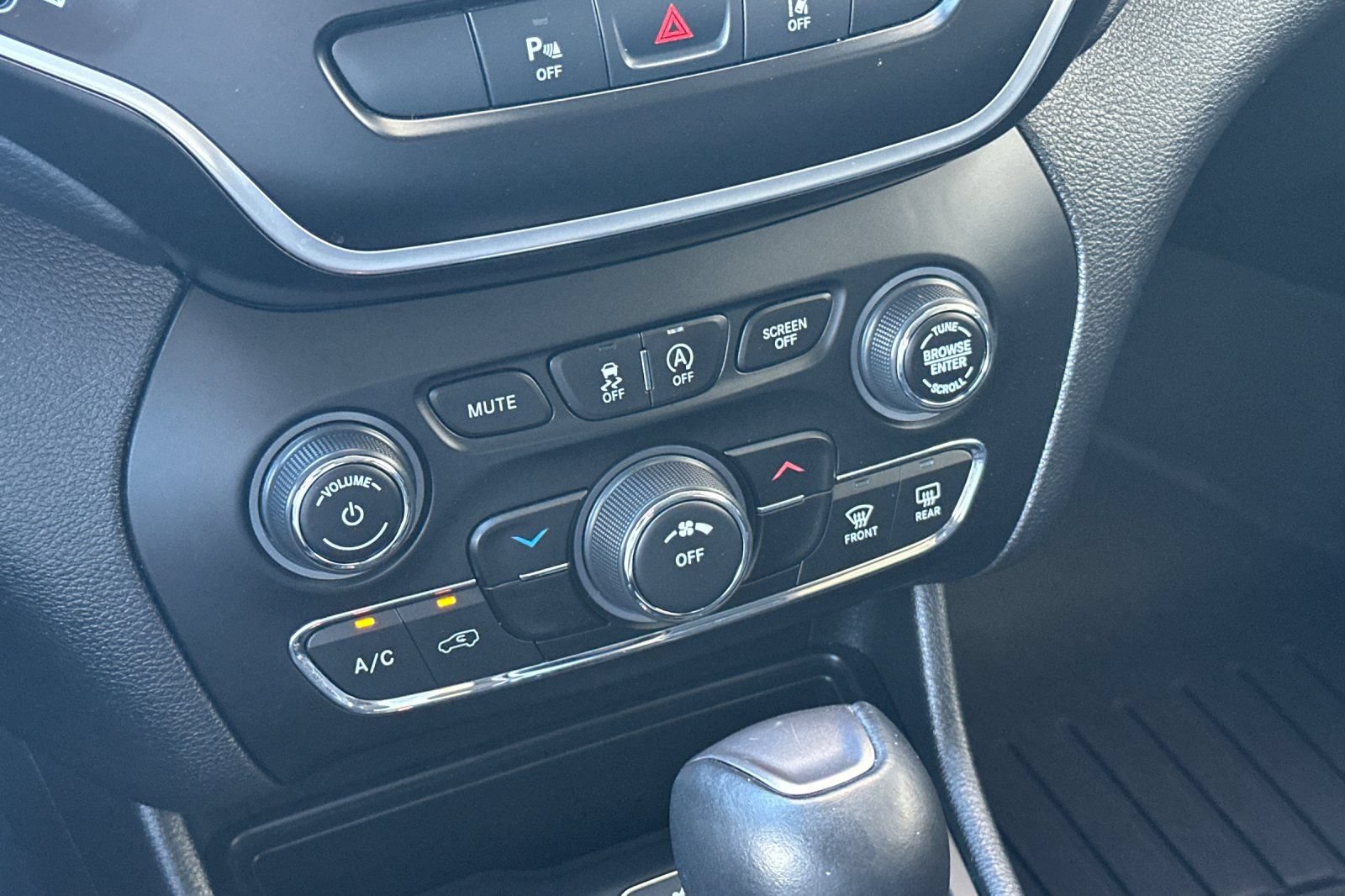 Used 2021 Jeep Cherokee Latitude Plus FWD image 20