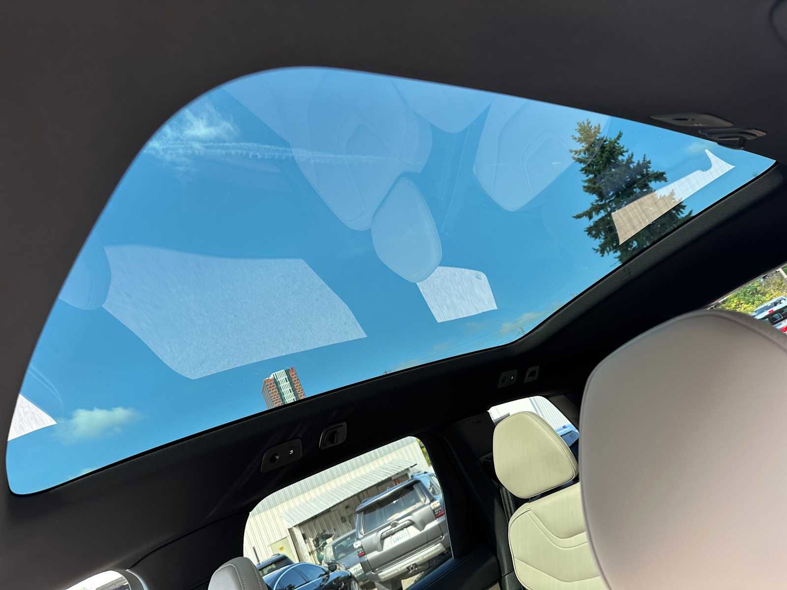 New 2025 Volvo EX90 Plus image 24