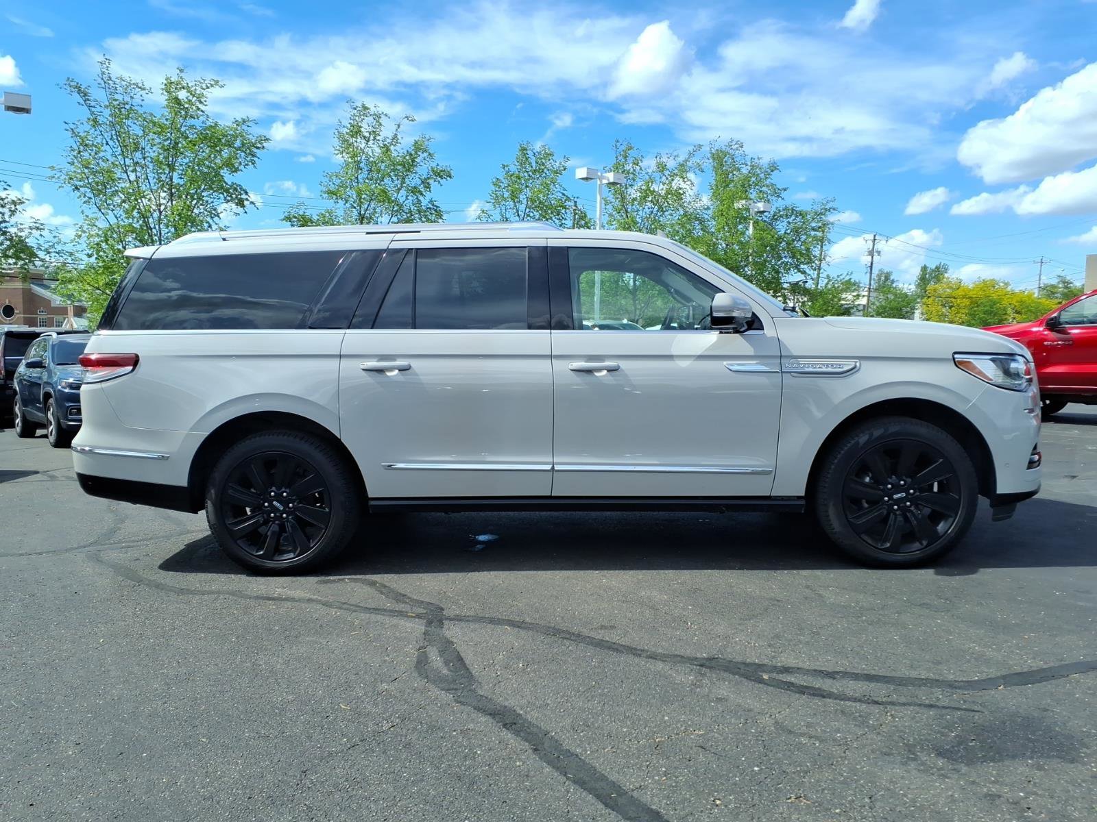 Used 2024 Lincoln Navigator L Reserve AWD/4WD image 8