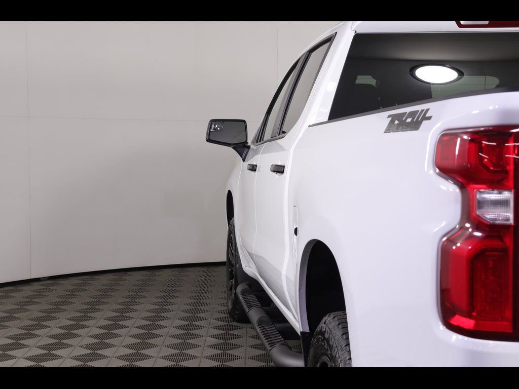 Used 2025 Chevrolet Silverado 1500 LT Trail Boss w/ Dark Appearance Package image 18