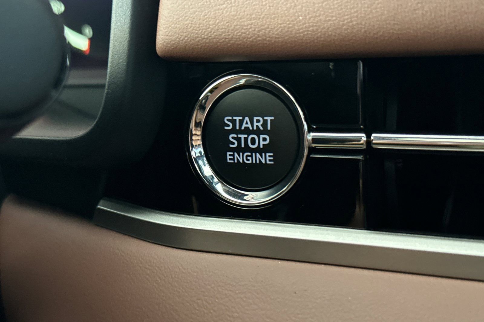 New 2025 Mitsubishi Outlander SEL image 23