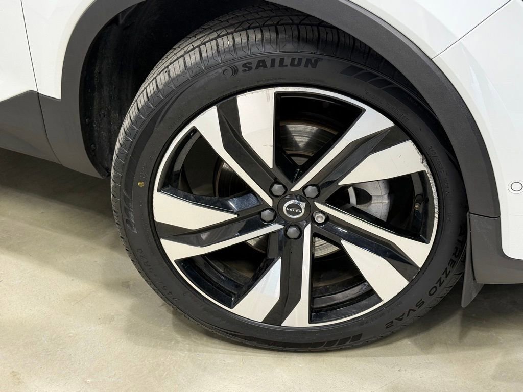 Used 2024 Volvo XC40 B5 Plus w/ Climate Package image 10