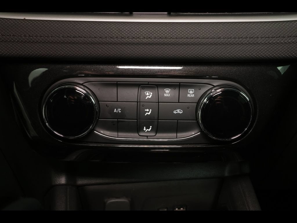 Used 2025 Chevrolet TrailBlazer LT FWD image 25