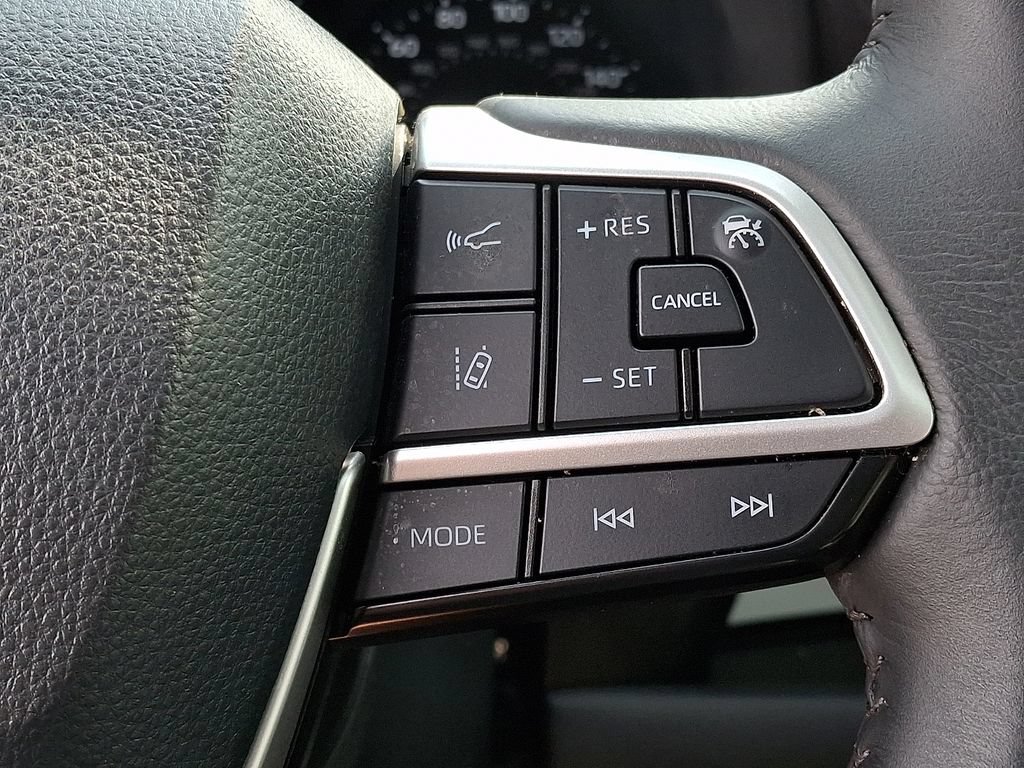 Used 2026 Toyota Sienna XLE FWD image 26
