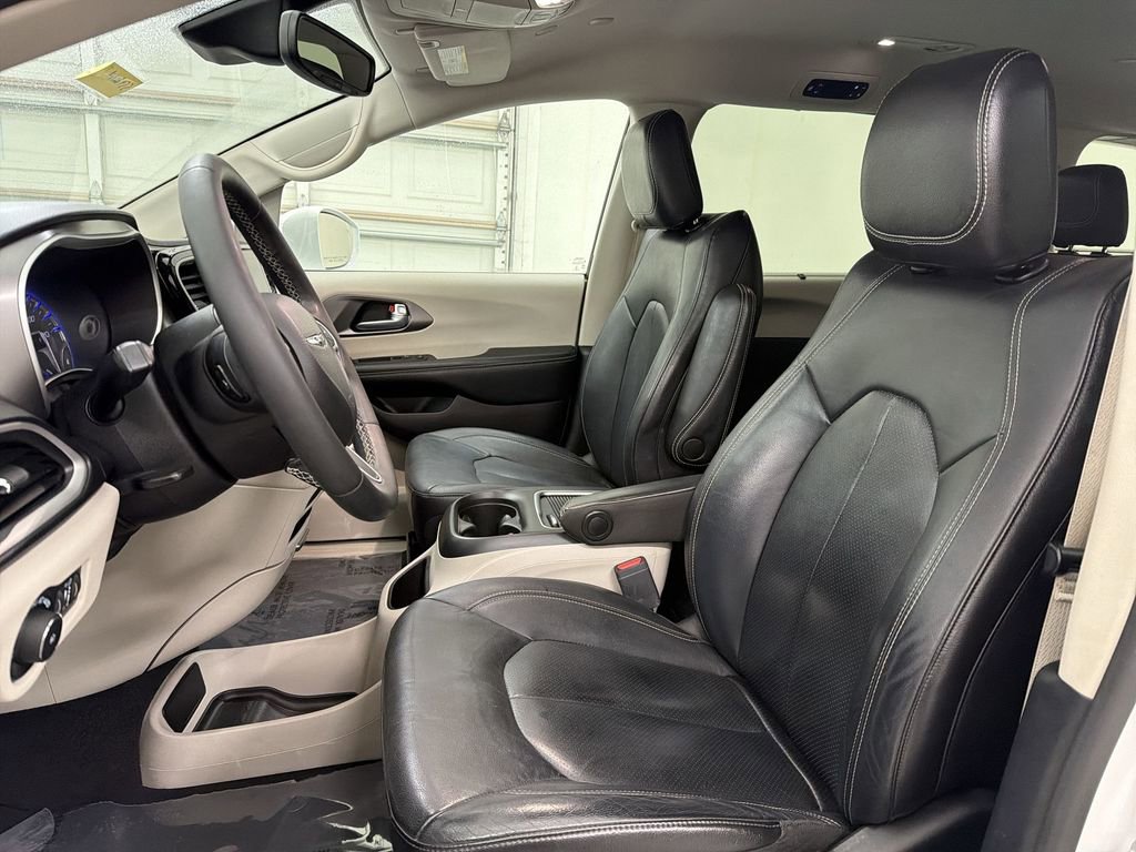 Used 2022 Chrysler Pacifica Touring-L image 24