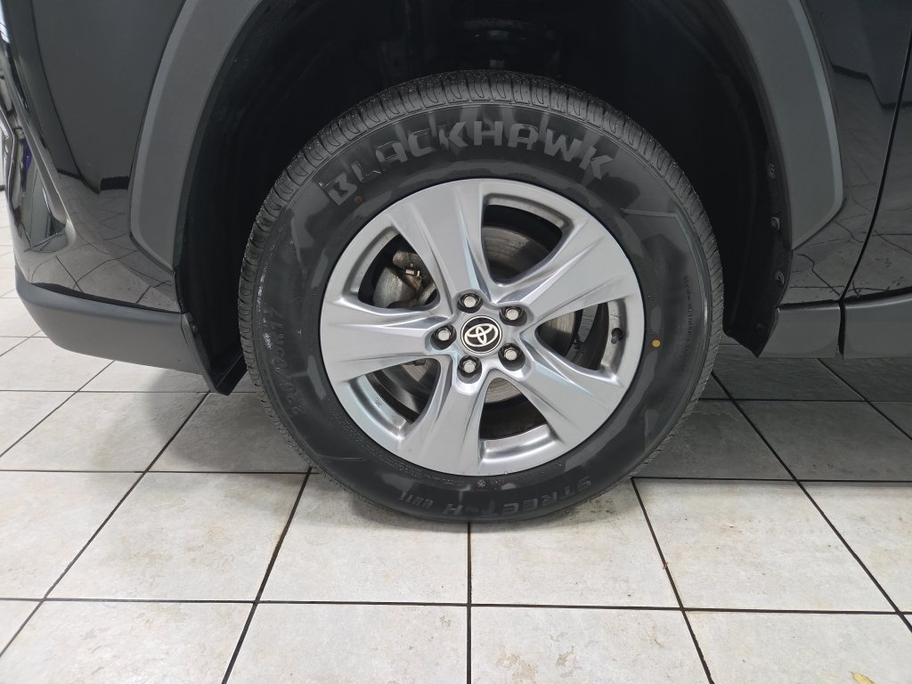 Used 2024 Toyota RAV4 XLE AWD/4WD image 40