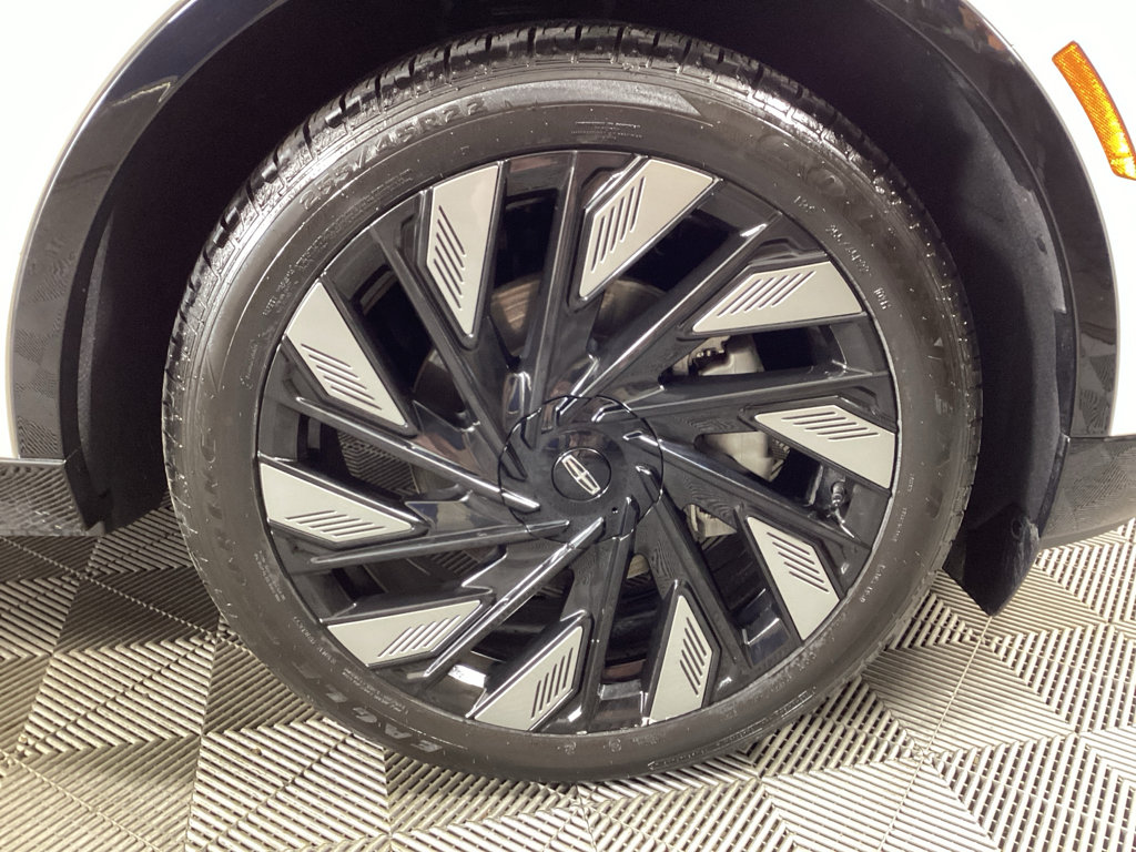 Used 2025 Lincoln Nautilus Reserve AWD/4WD image 7