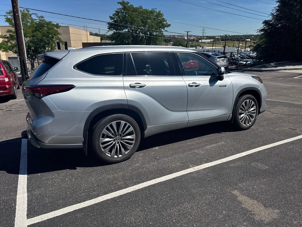Used 2021 Toyota Highlander Platinum AWD/4WD image 4