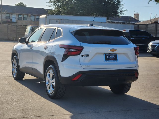 Used 2026 Chevrolet Trax LS FWD image 3