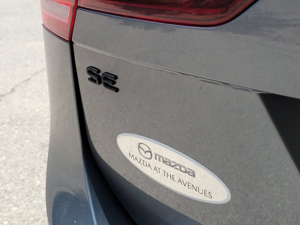 Used 2022 Volkswagen Tiguan SE w/ Panoramic Sunroof Package FWD image 7