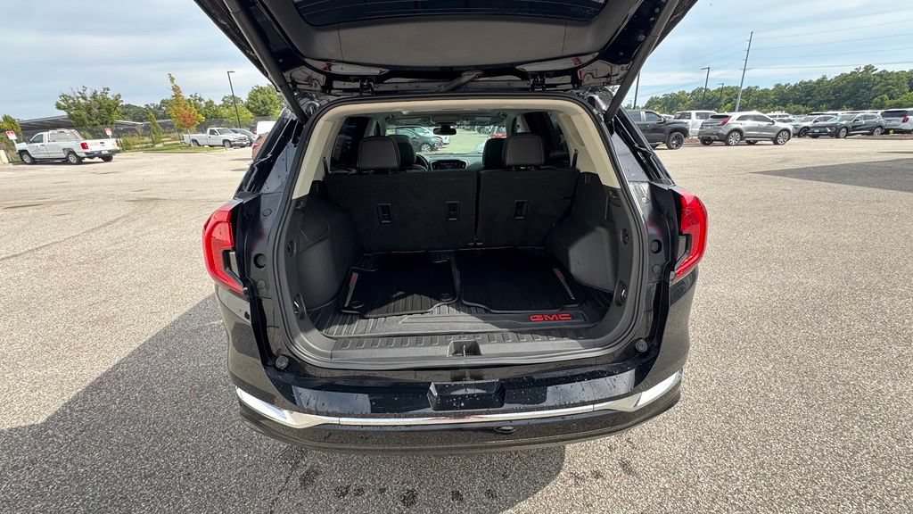 Used 2022 GMC Terrain Denali w/ Denali Premium Package AWD/4WD image 5