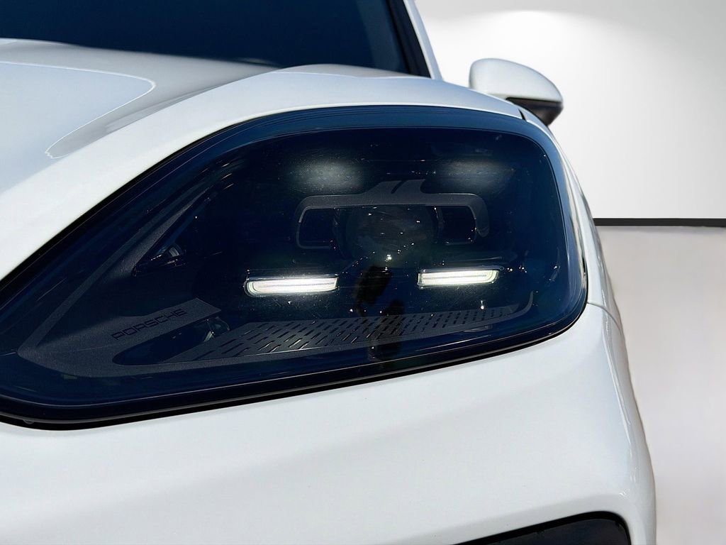 Used 2025 Porsche Cayenne AWD/4WD image 9