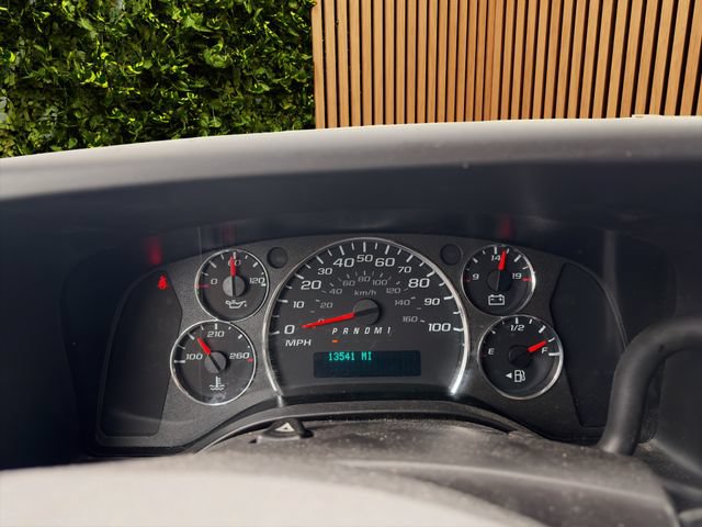 Used 2021 Chevrolet Express 2500 RWD image 3