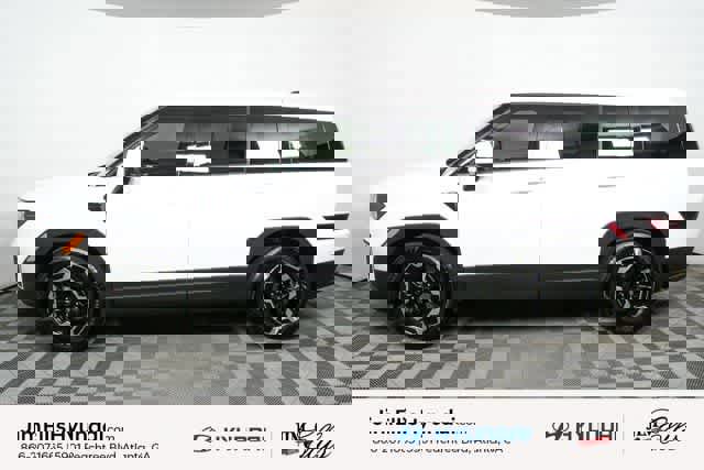 New 2025 Hyundai Santa Fe SE image 28