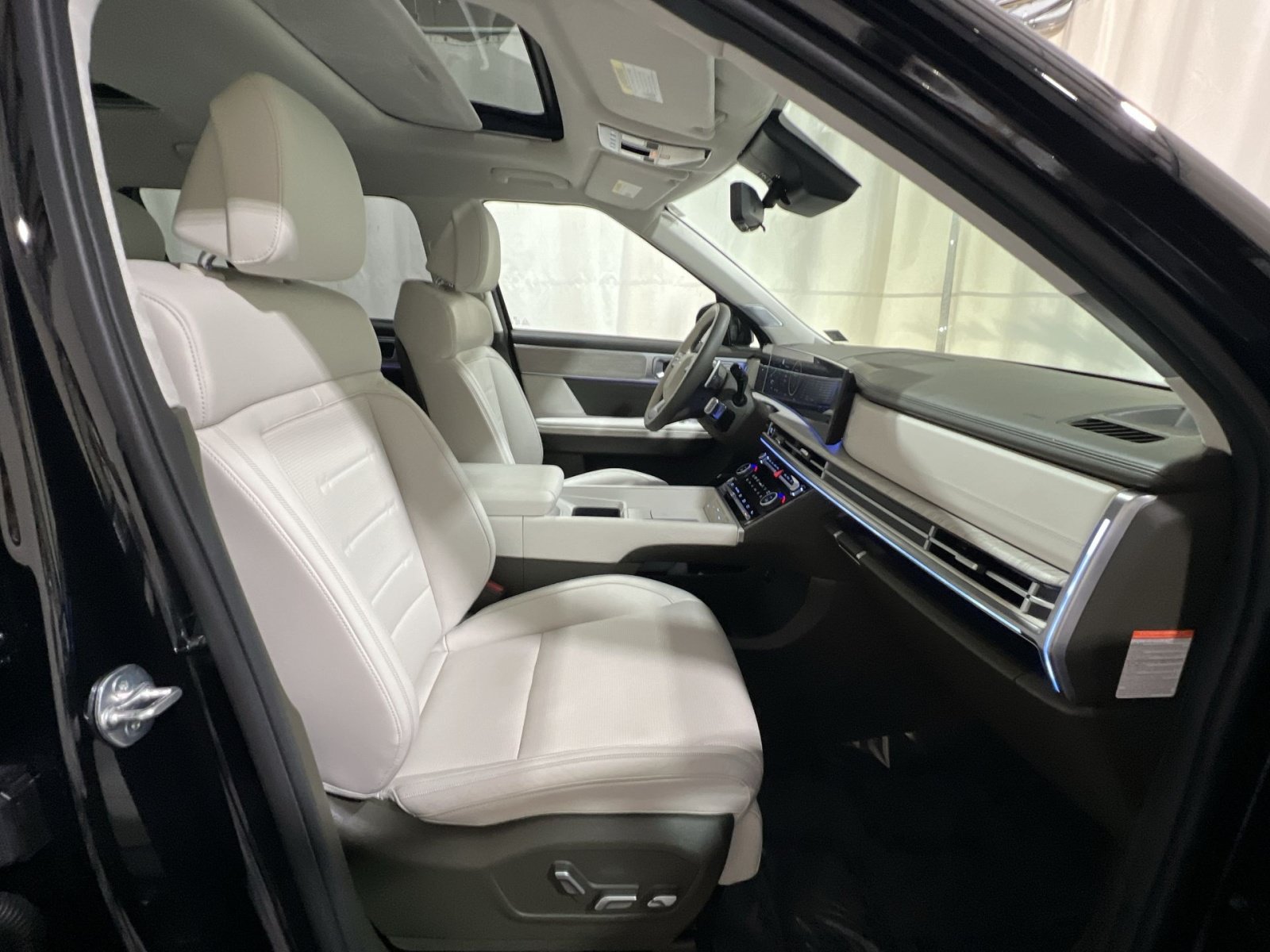 Used 2025 Hyundai Santa Fe Calligraphy AWD/4WD image 37