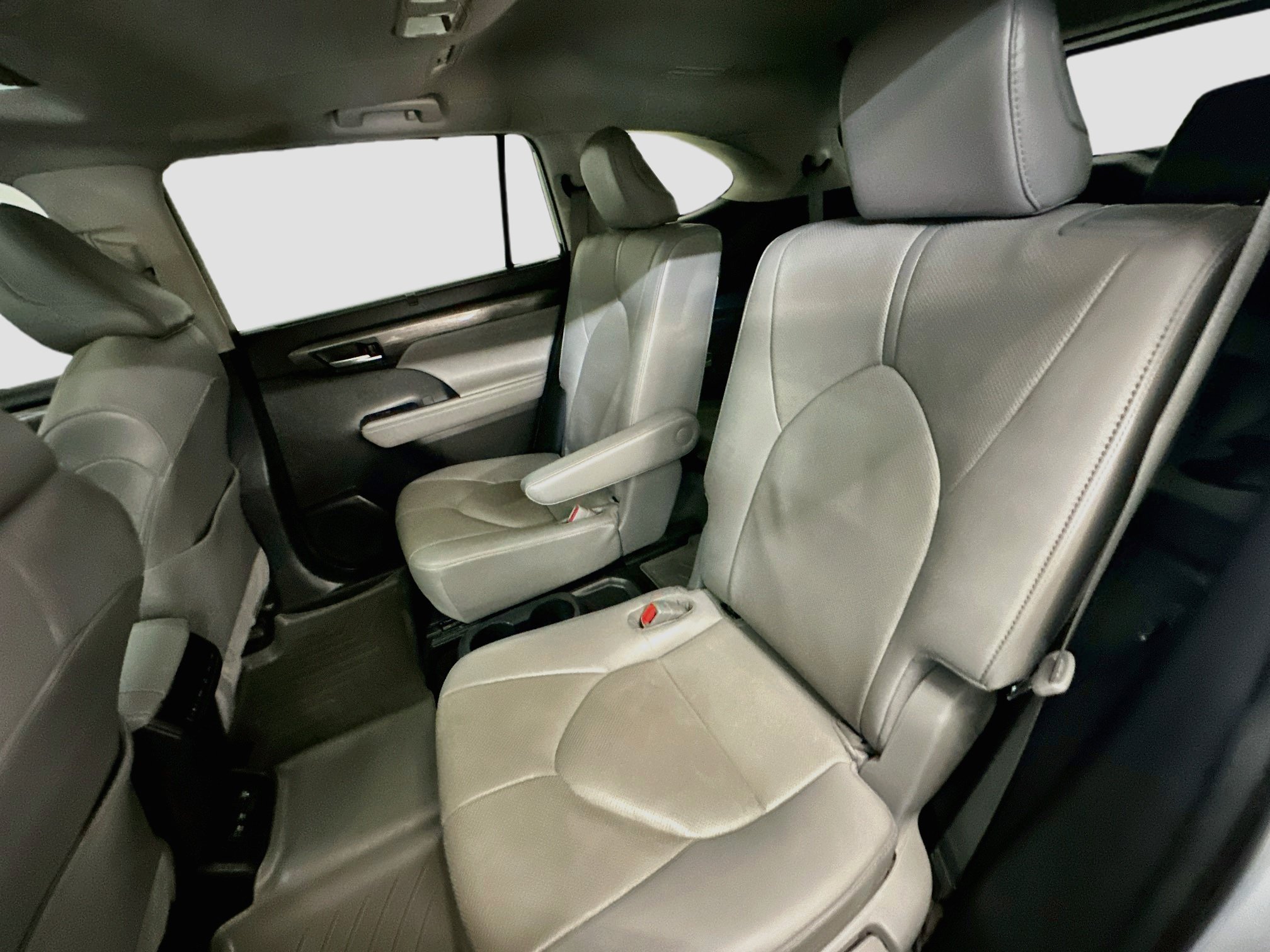 Used 2021 Toyota Highlander Limited AWD/4WD image 30