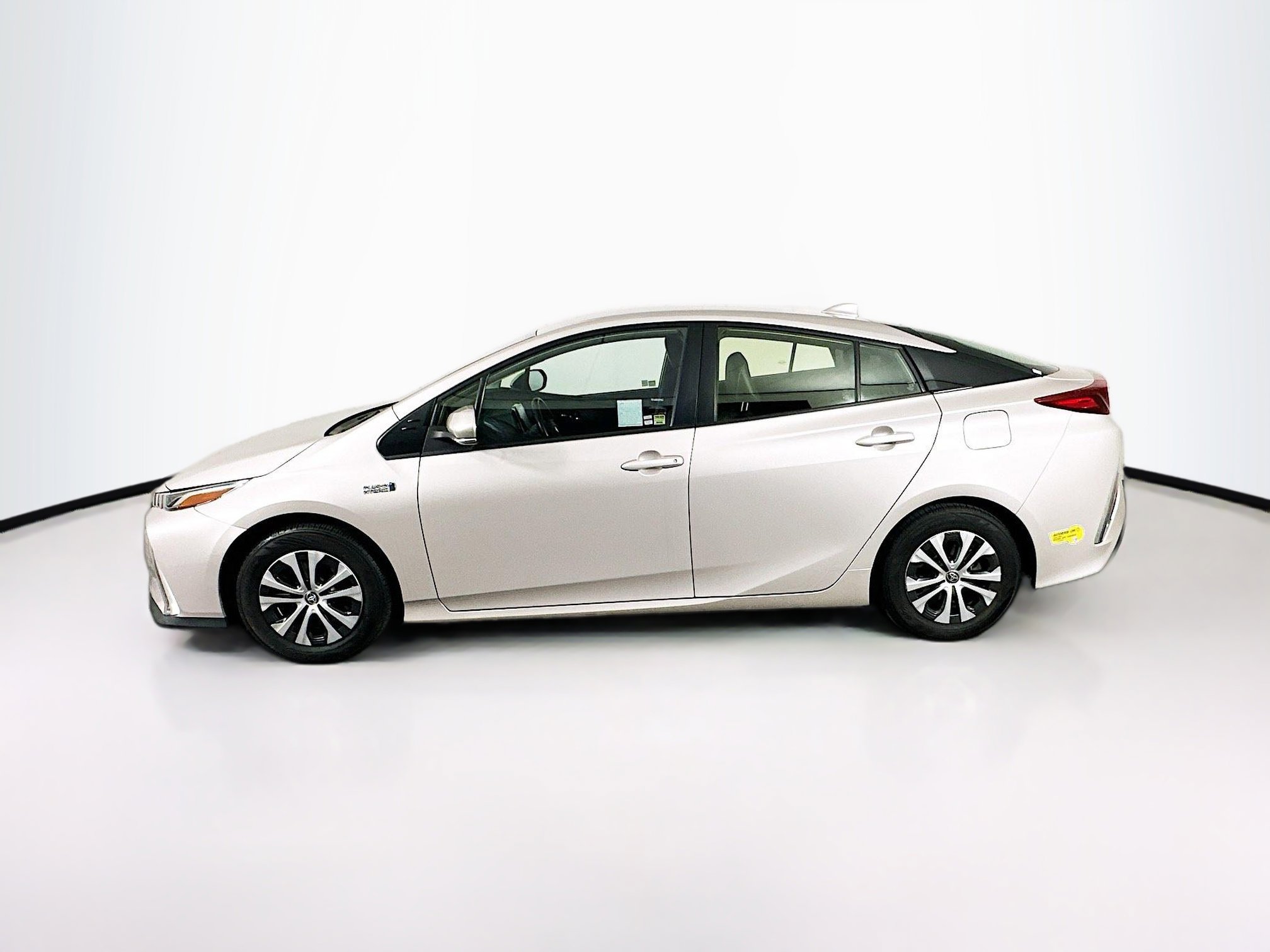 Used 2021 Toyota Prius Prime XLE FWD image 4