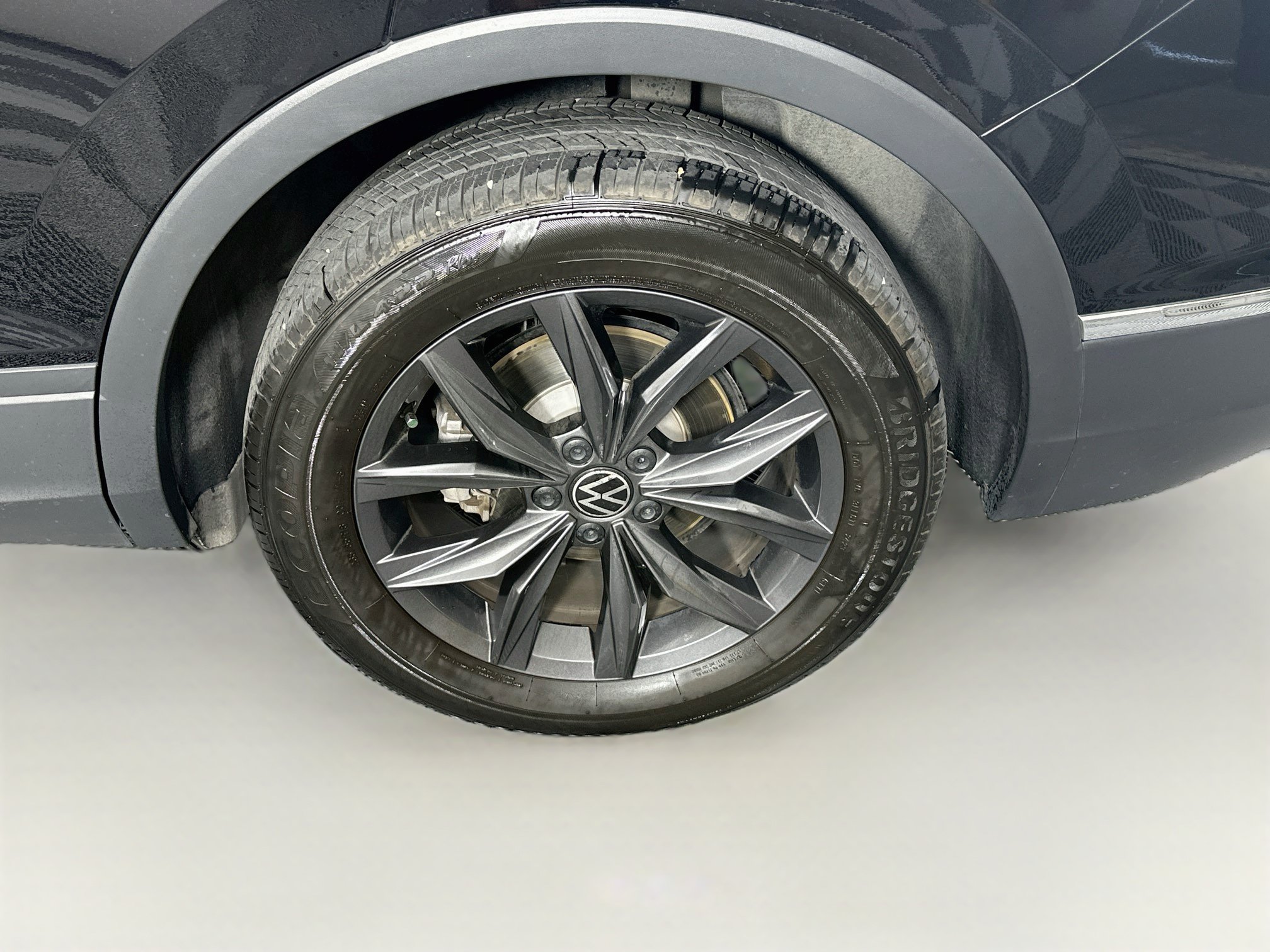 Used 2023 Volkswagen Tiguan SE FWD image 11